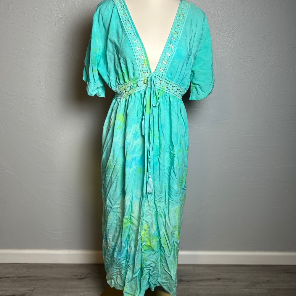 Turquoise vest/dress or cover up for bathing suitSize s/m it ties in the front.